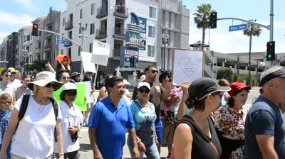Pro-Immigration protesters, on Saturday, June 30, in Long Beach, turning south on Pine Ave; video by Barry Saks